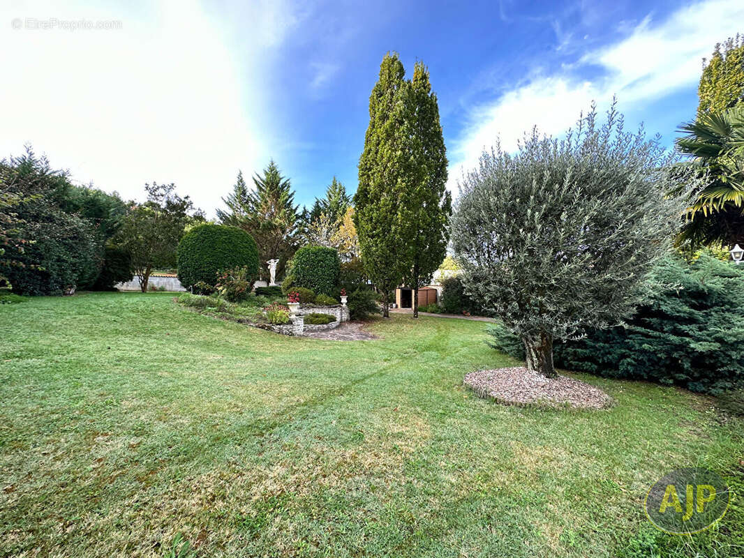 Maison à SAINT-BRIS-DES-BOIS