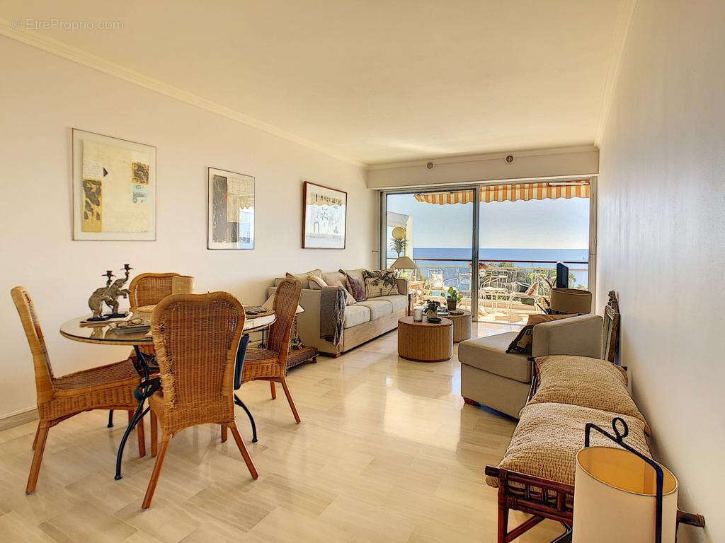 Appartement à VALLAURIS