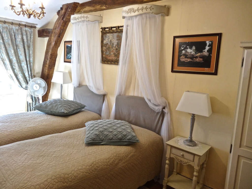 Maison à TOURNON-SAINT-PIERRE