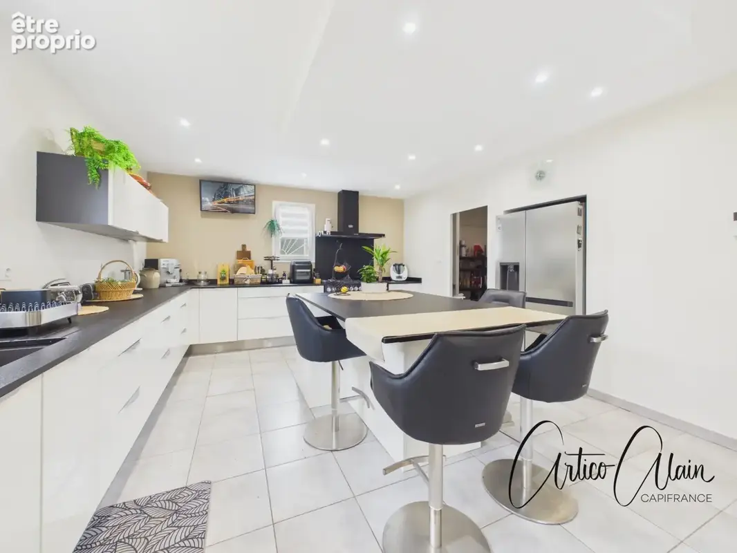 Maison de plain-pied 200 m² avec appartement indépendant et piscine - photo 5