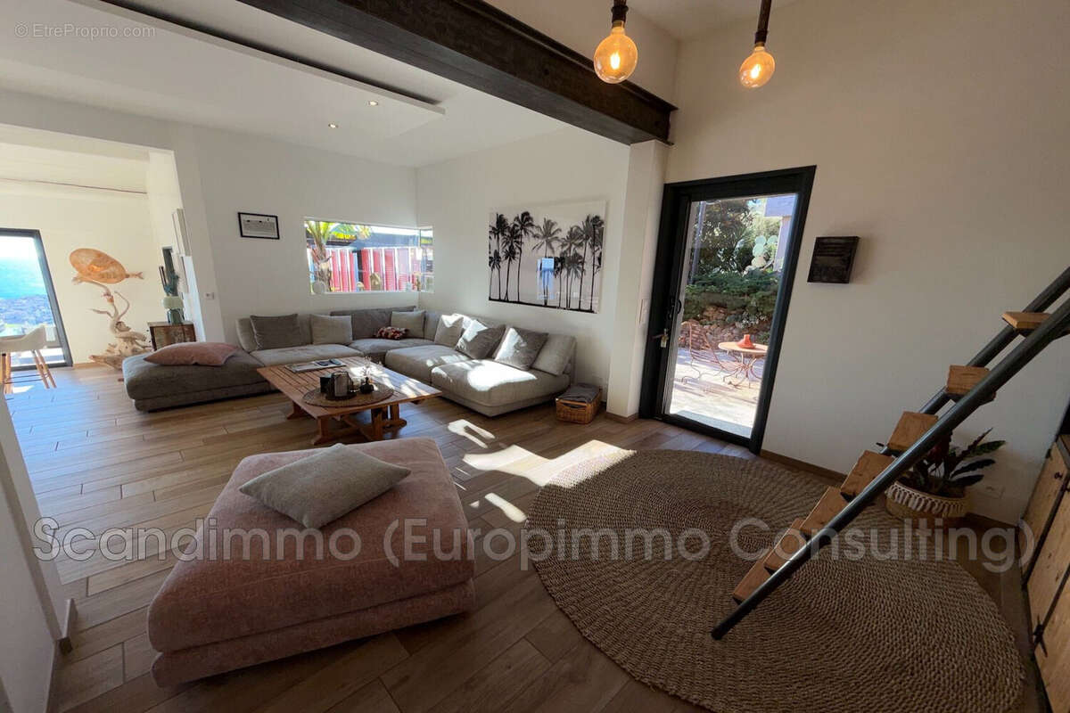 Maison à CARQUEIRANNE