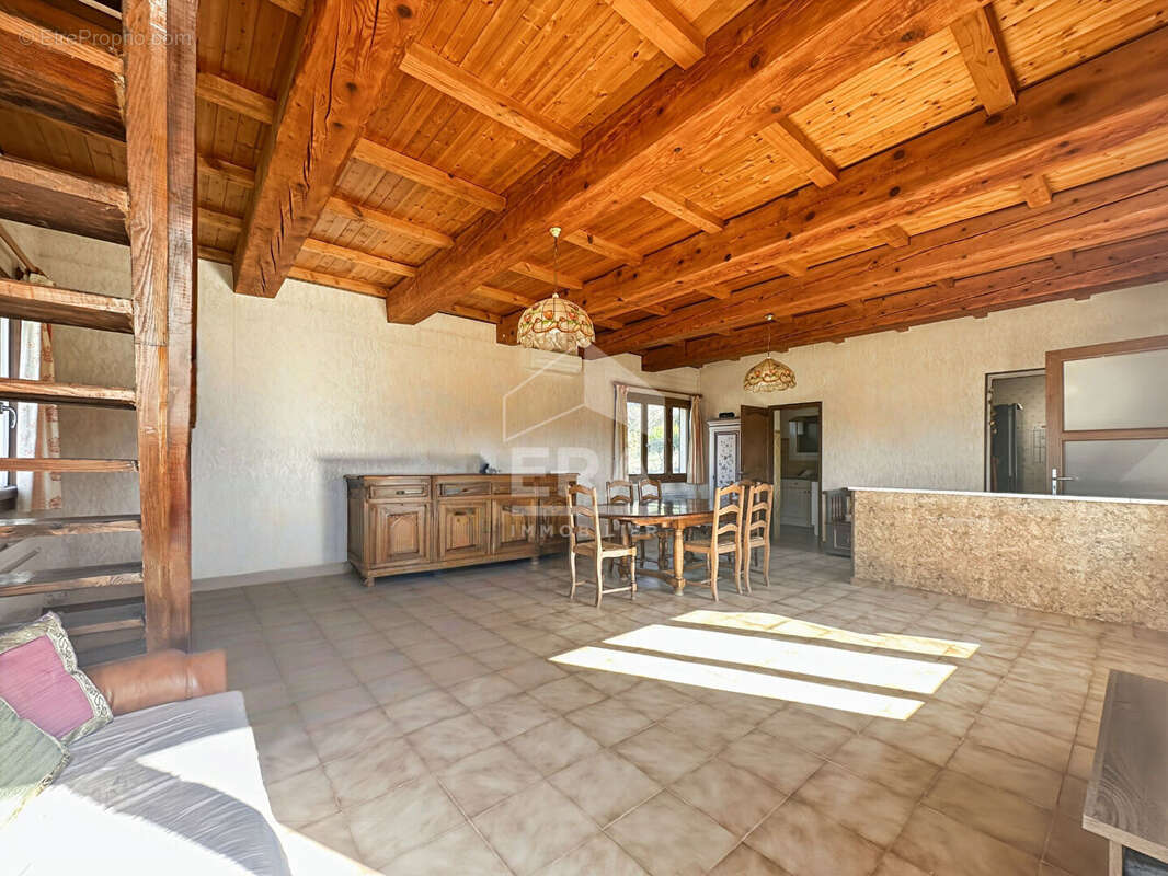 Maison à SIMIANE-COLLONGUE