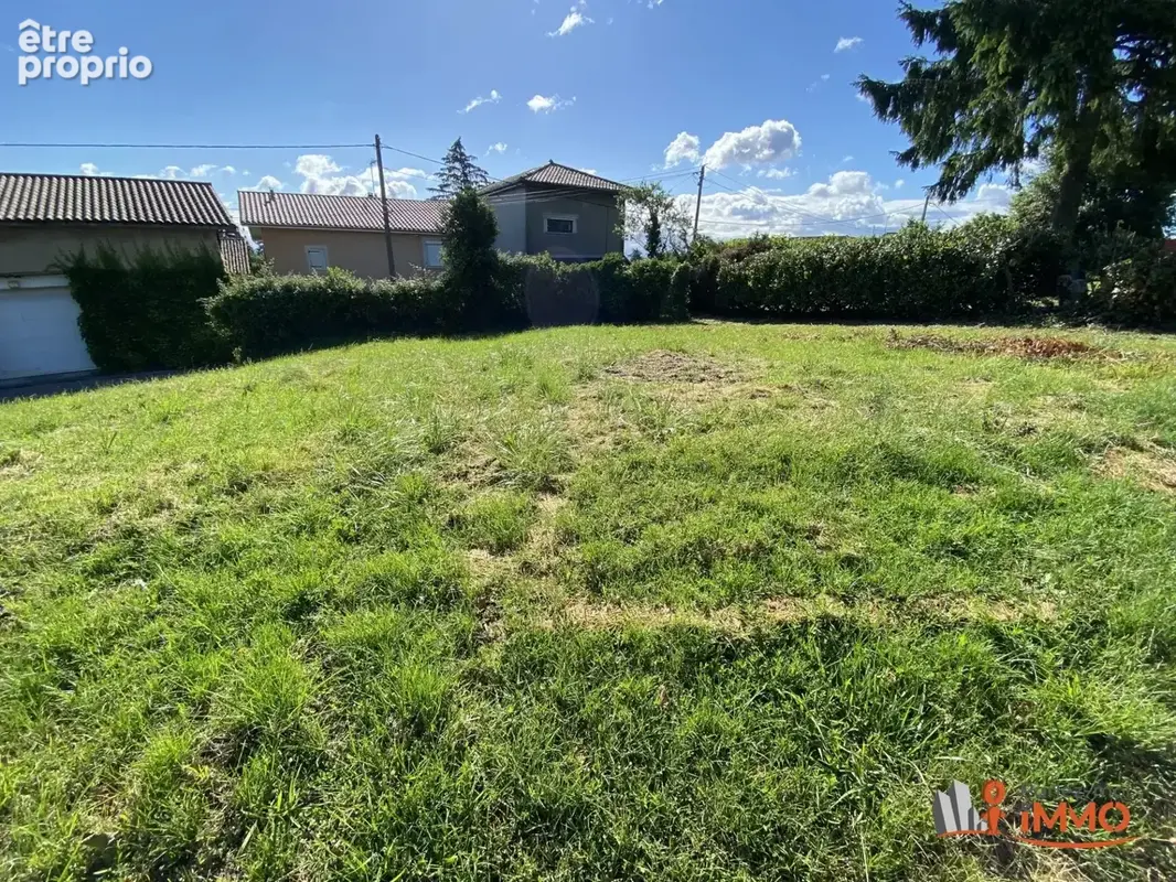 Opportunité Rare : Terrain à Bâtir au Coeur de MAUBEC - photo 3