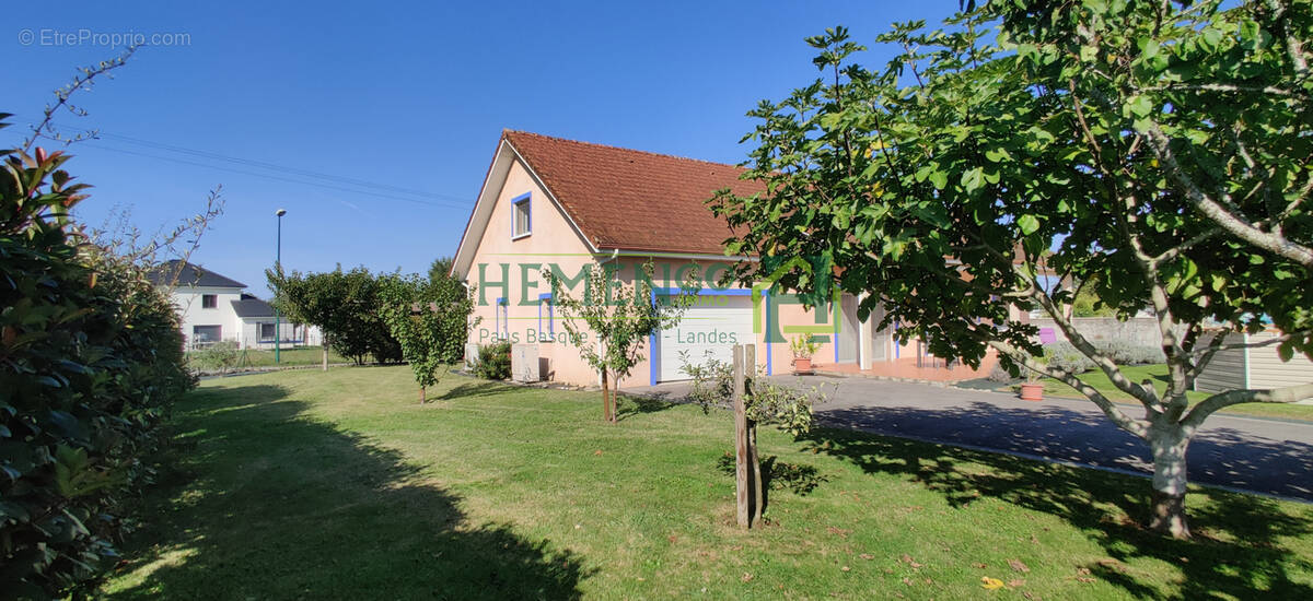 Maison à SUSMIOU