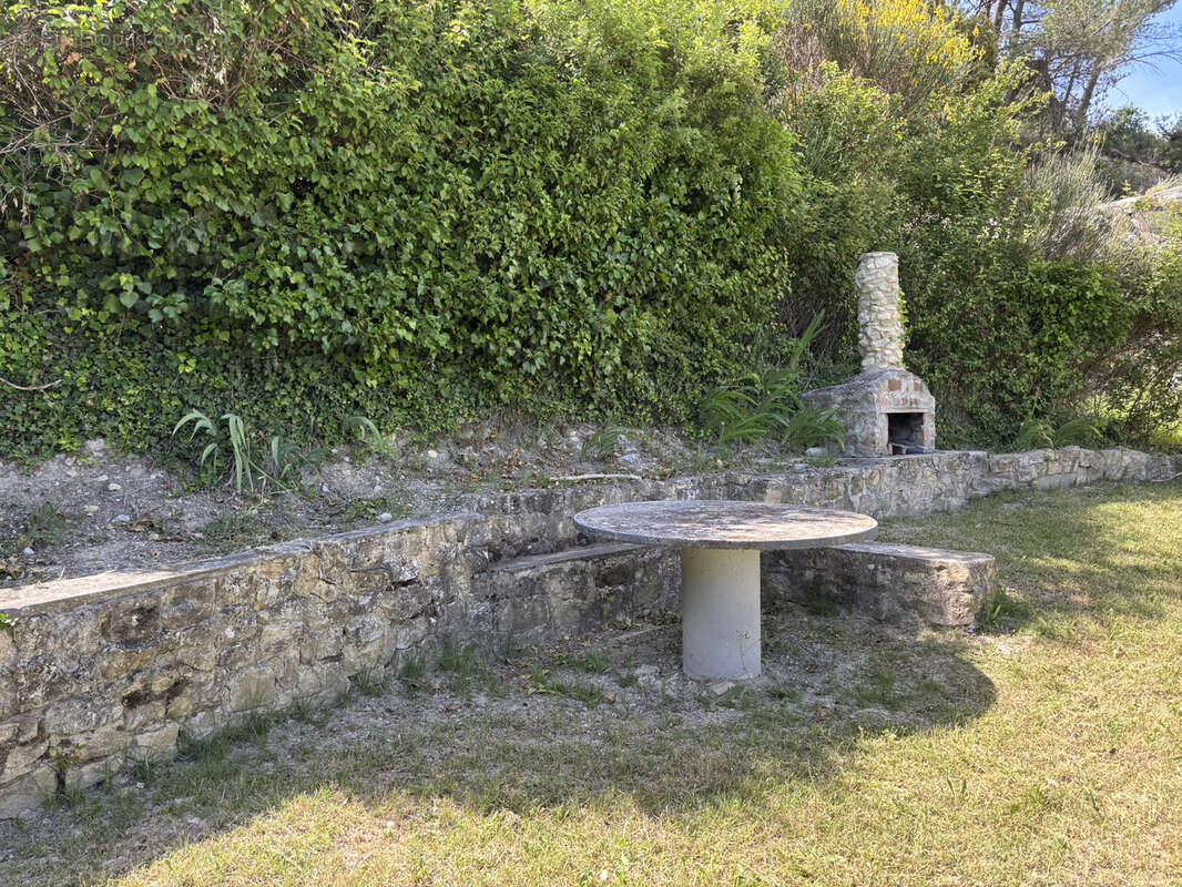 Autre à ENTRECHAUX