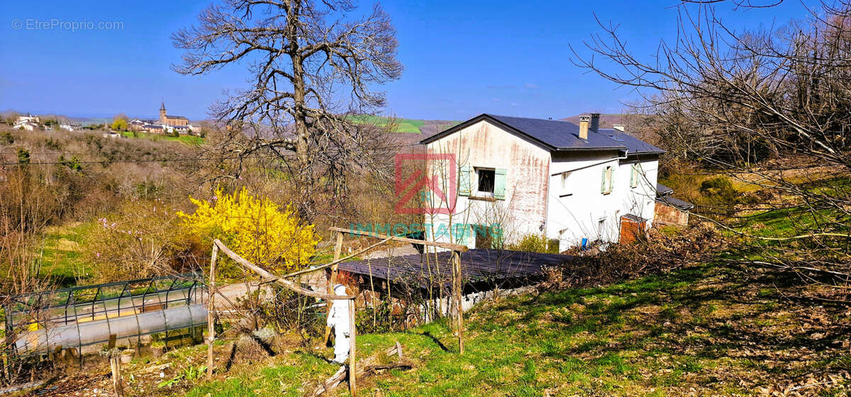 Maison à LAVAL-ROQUECEZIERE