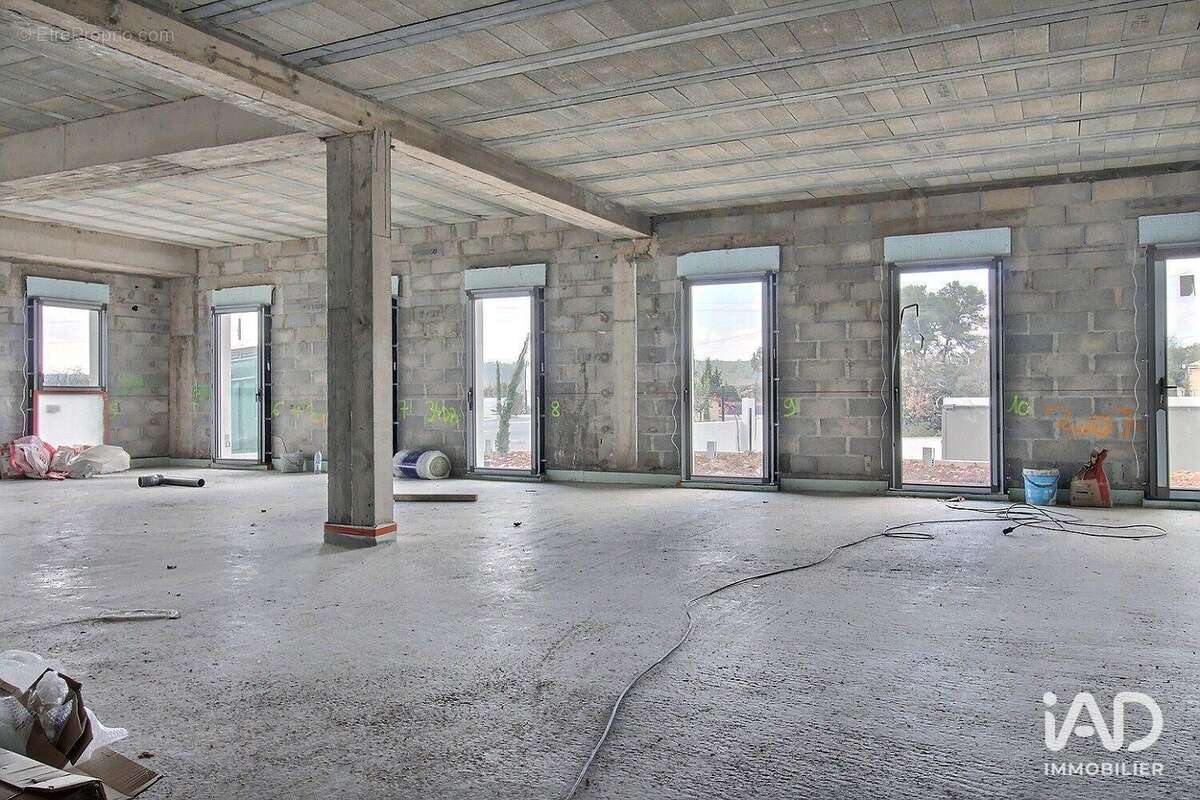 Photo 2 - Commerce à SAINT-MAXIMIN-LA-SAINTE-BAUME