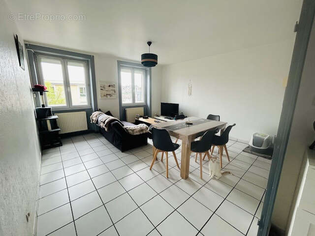 Appartement à SAINT-PRIEST-EN-JAREZ