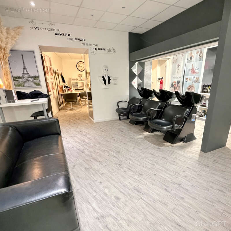 Commerce à LE COTEAU