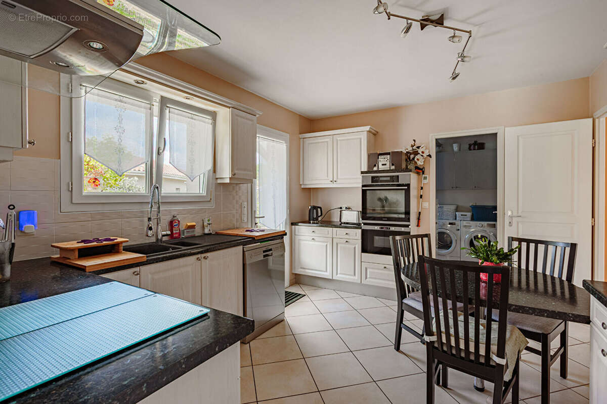 Saubrigues : Maison de plain-pied avec piscine sur 1.500 m² de terrain - photo 7