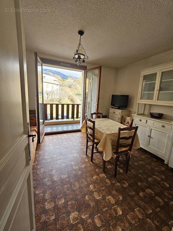 La pièce à vivre et son balcon  - Appartement à SEYNE