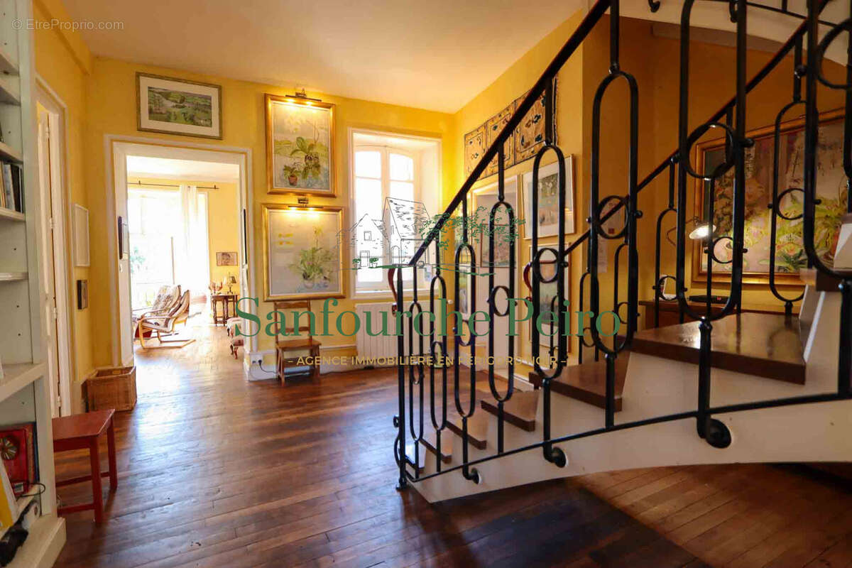 Maison à BEYNAC-ET-CAZENAC