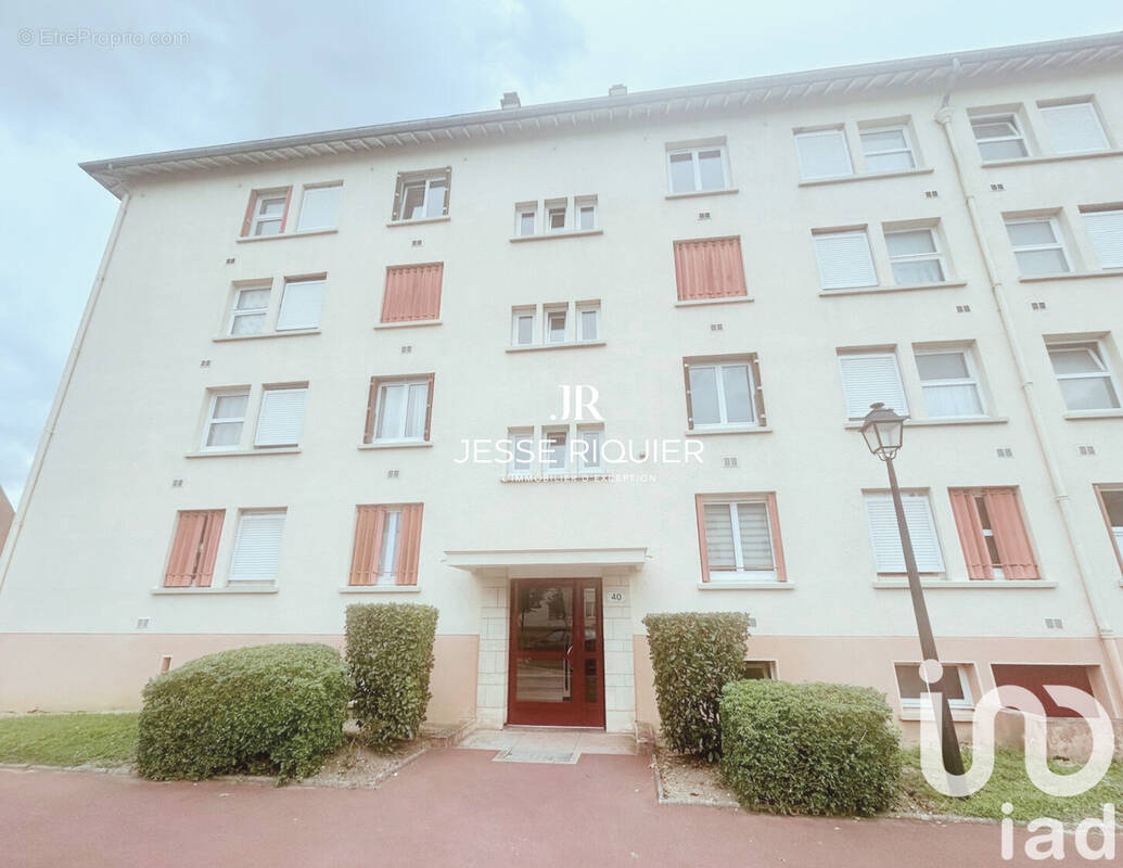 Photo 1 - Appartement à LE MESNIL-LE-ROI