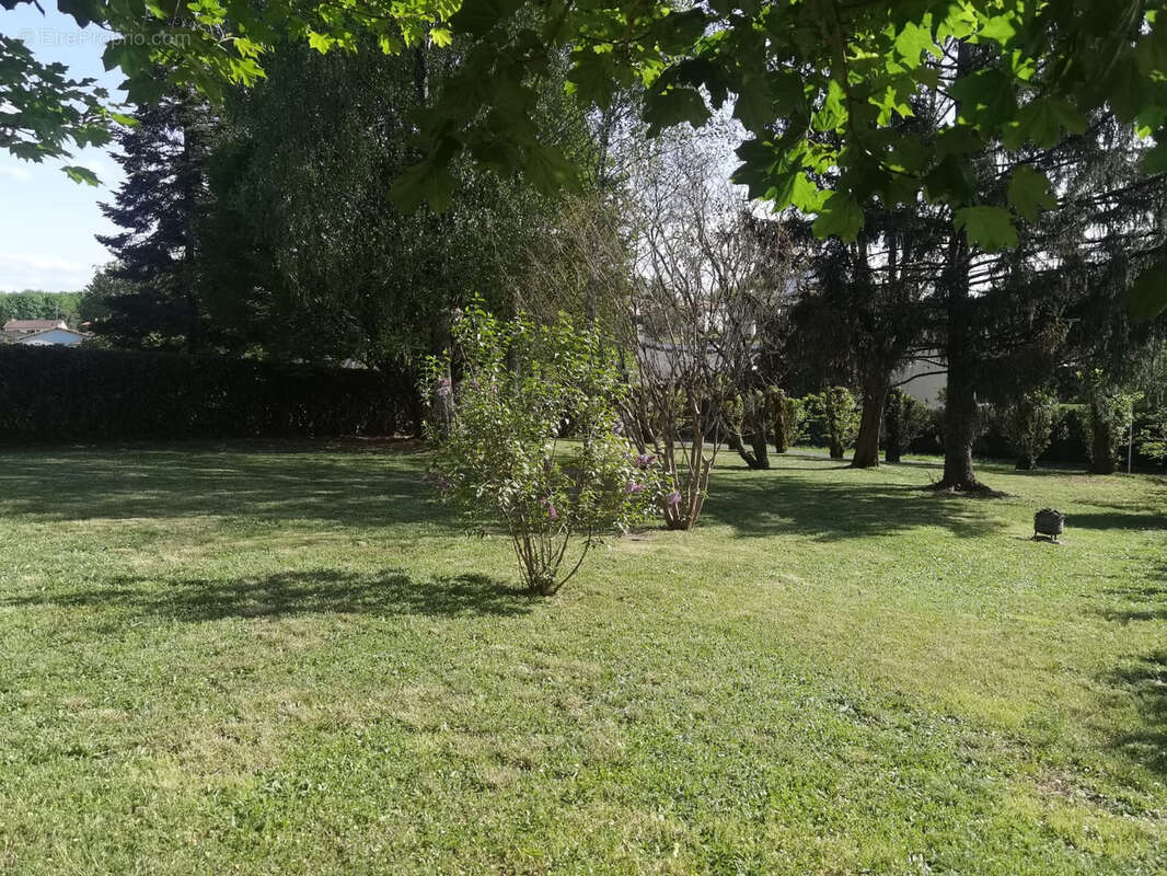 Maison familiale avec 4 chambres et jardin - proches commerces - photo 2