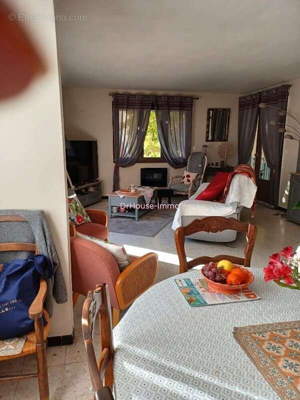 Appartement à BAGNOLS-SUR-CEZE
