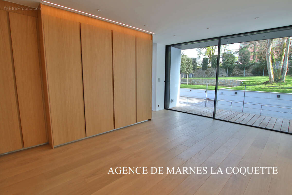 Maison à VILLE-D'AVRAY