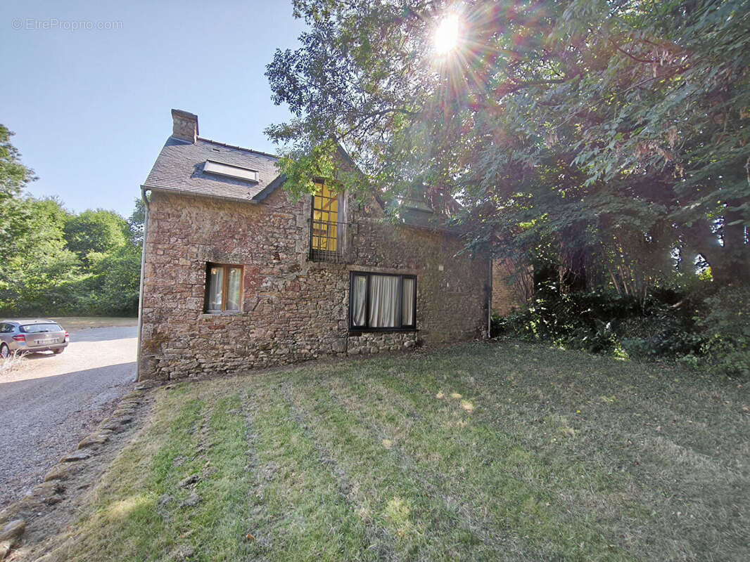MORBIHAN, Le Croisty, manoir d'origine du XVIe siècle, partiellement rénové, sur un terrain de plus de 3 acres - photo 12