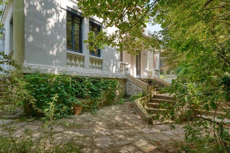 Villa d'exception de 8 pieces – un joyau du patrimoine ovillois - photo 4