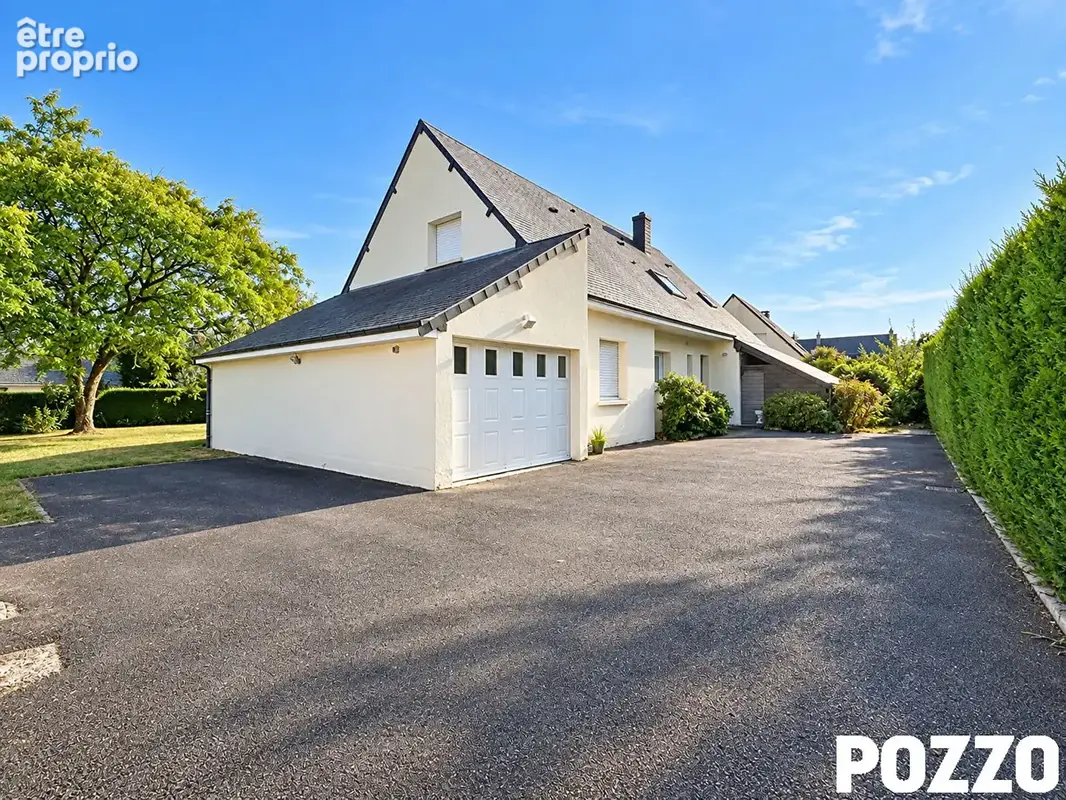 A Vendre - AVRANCHES - LE VAL SAINT PERE - Maison 6 pièce(s) 150 m² - Terrain - photo 4