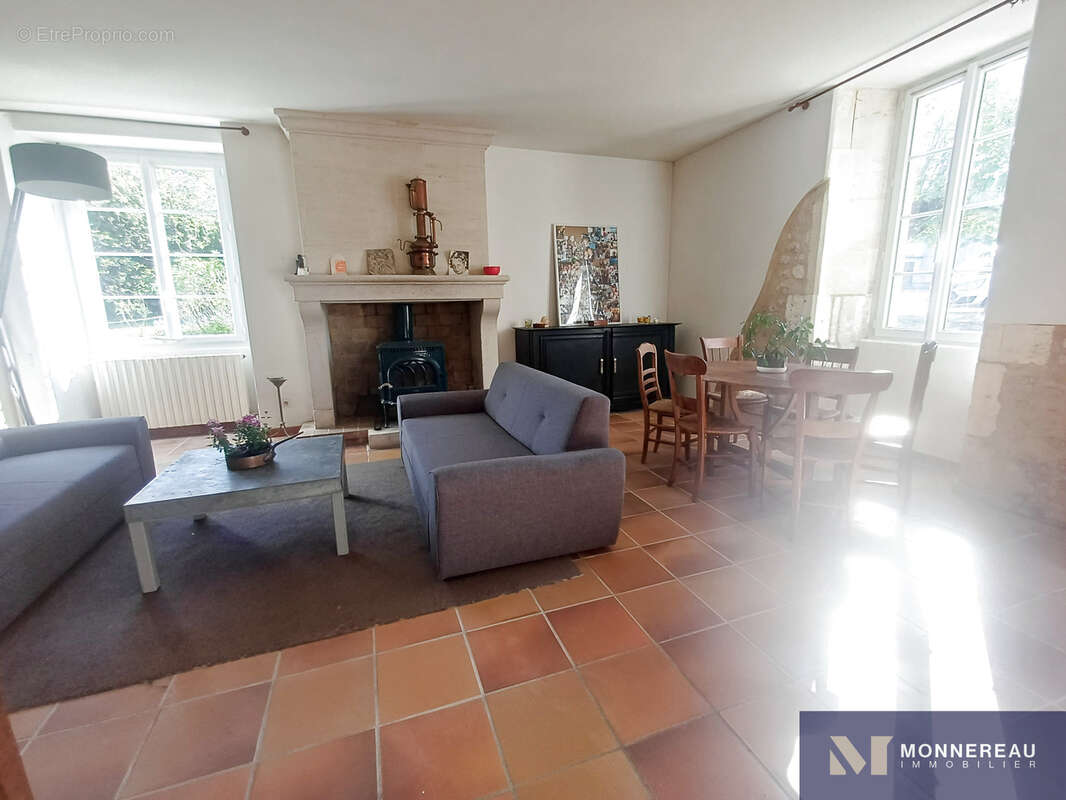 Maison à BAIGNES-SAINTE-RADEGONDE