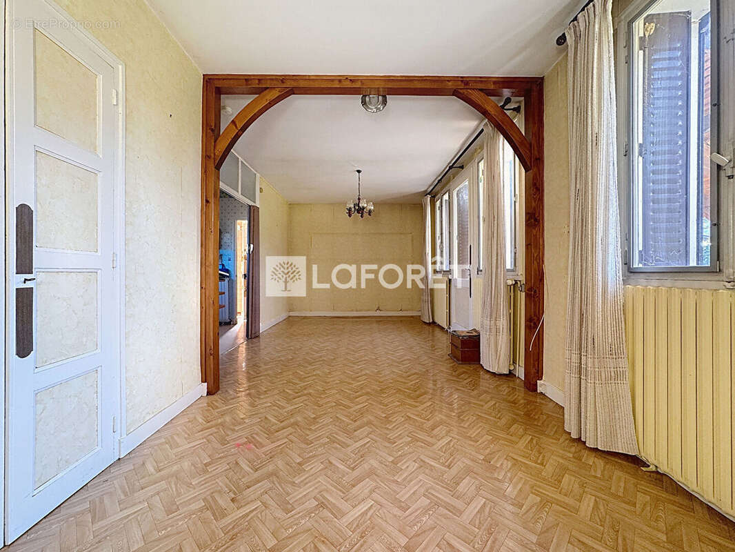 Maison à JASSANS-RIOTTIER