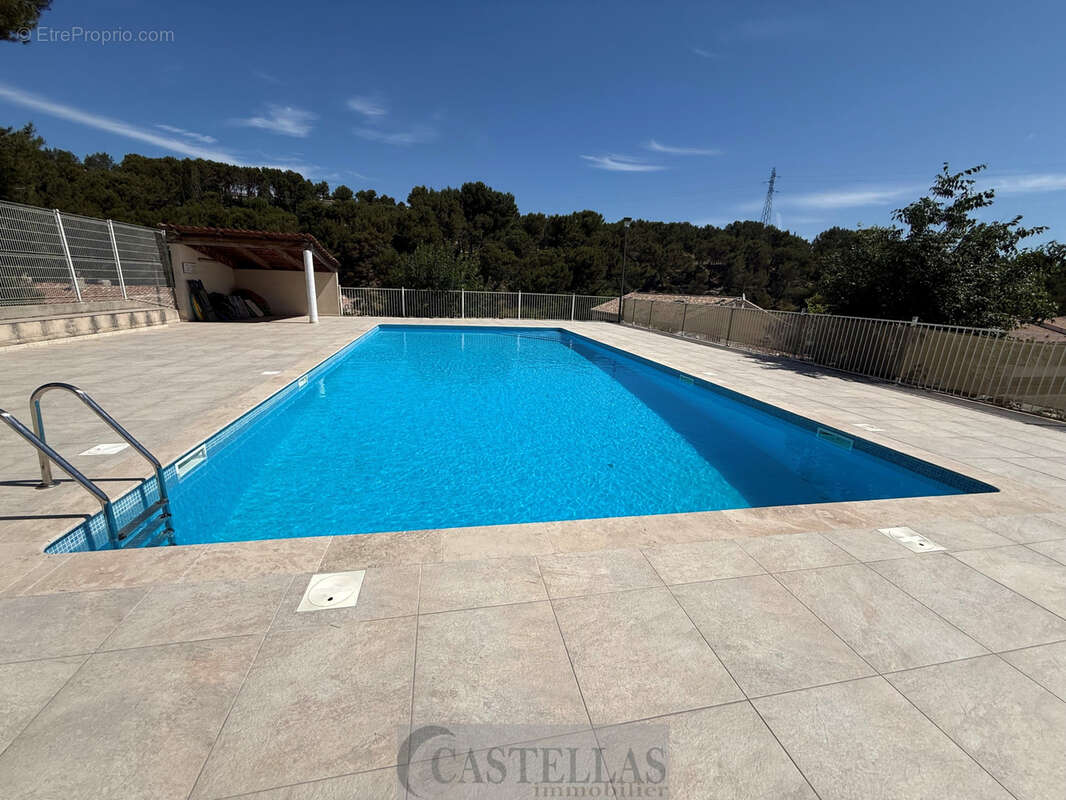 Appartement à ROQUEFORT-LA-BEDOULE