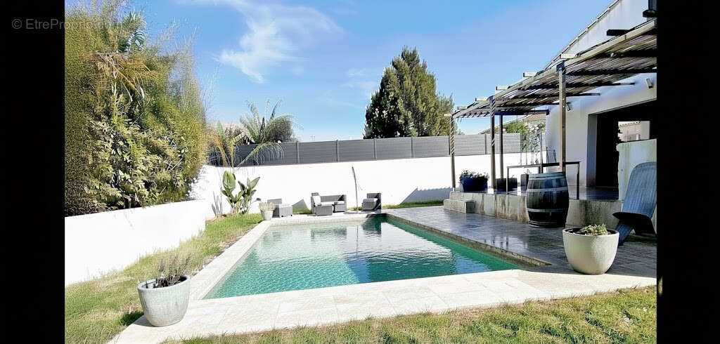 Maison à MAUGUIO