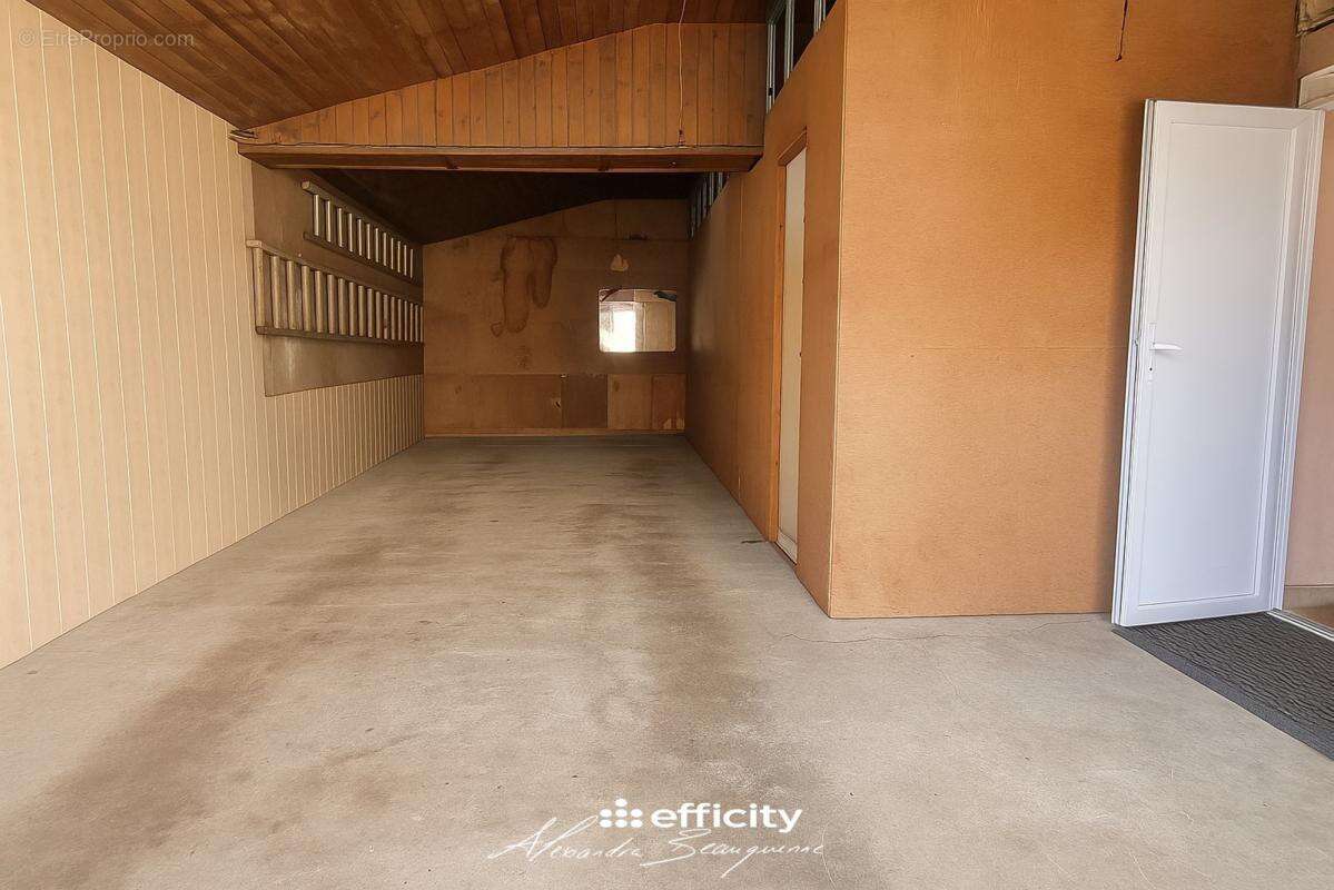 Maison à FAYE-SUR-ARDIN