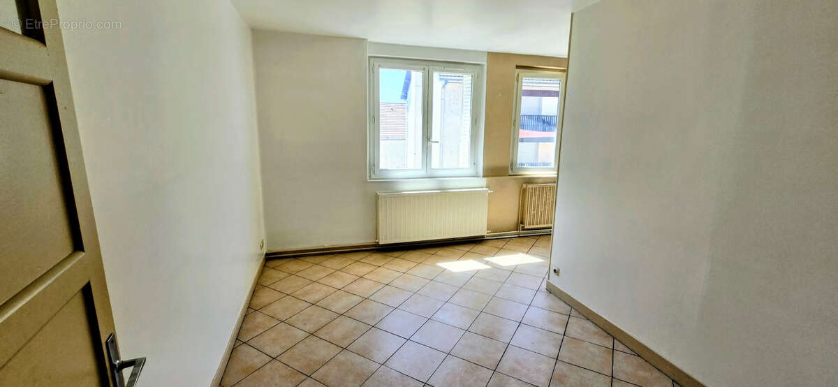 Appartement Gray 3 pièce(s) 62.20 m2 - photo 3