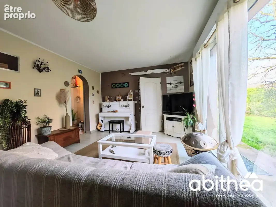L'agence ABITHEA Libourne vous ouvre les portes d’un véritable cocon familial à Galgon… - photo 11