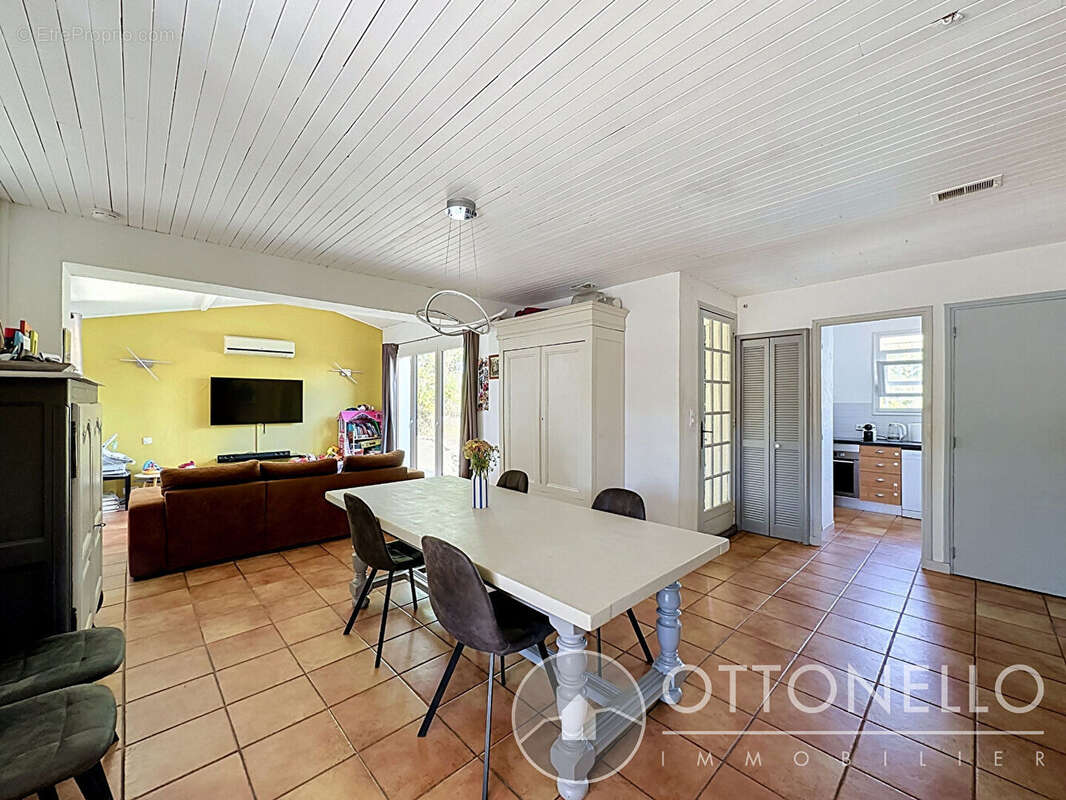 Maison à ROQUEBRUNE-SUR-ARGENS
