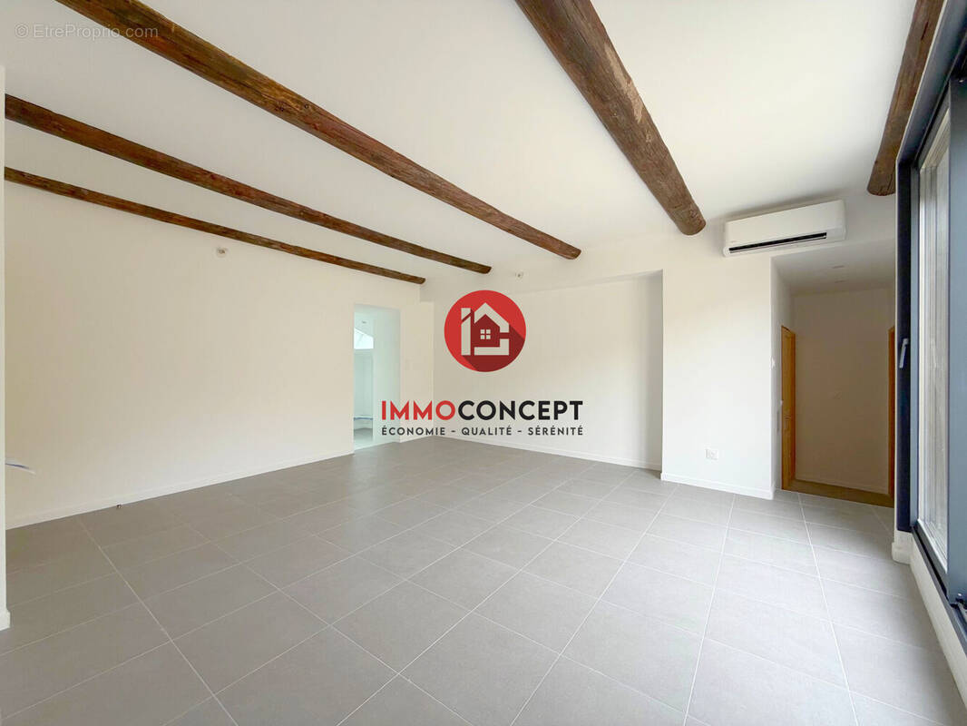 Appartement à LAUDUN-L'ARDOISE