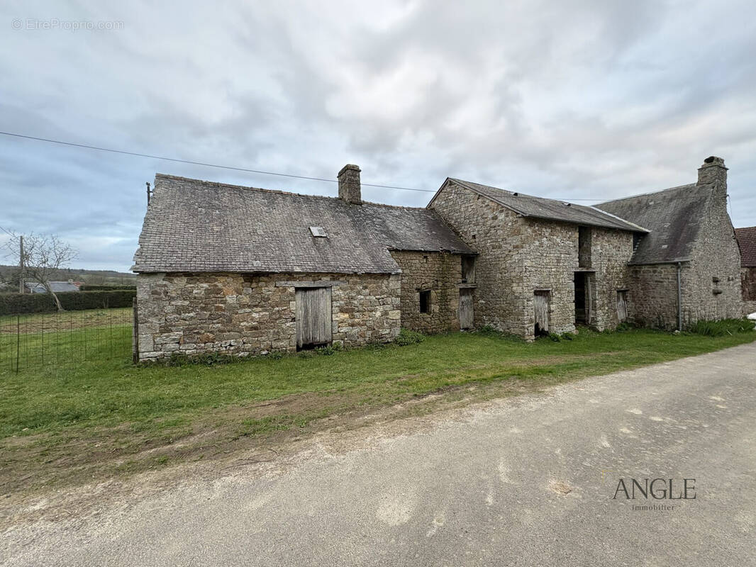 Maison à SAINT-CALAIS-DU-DESERT