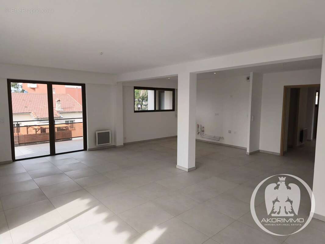 Appartement spacieux de 132 m² à Saint-Laurent-du-Var - photo 8