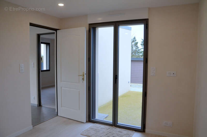 Maison à SAINT-JULIEN-DE-VOUVANTES