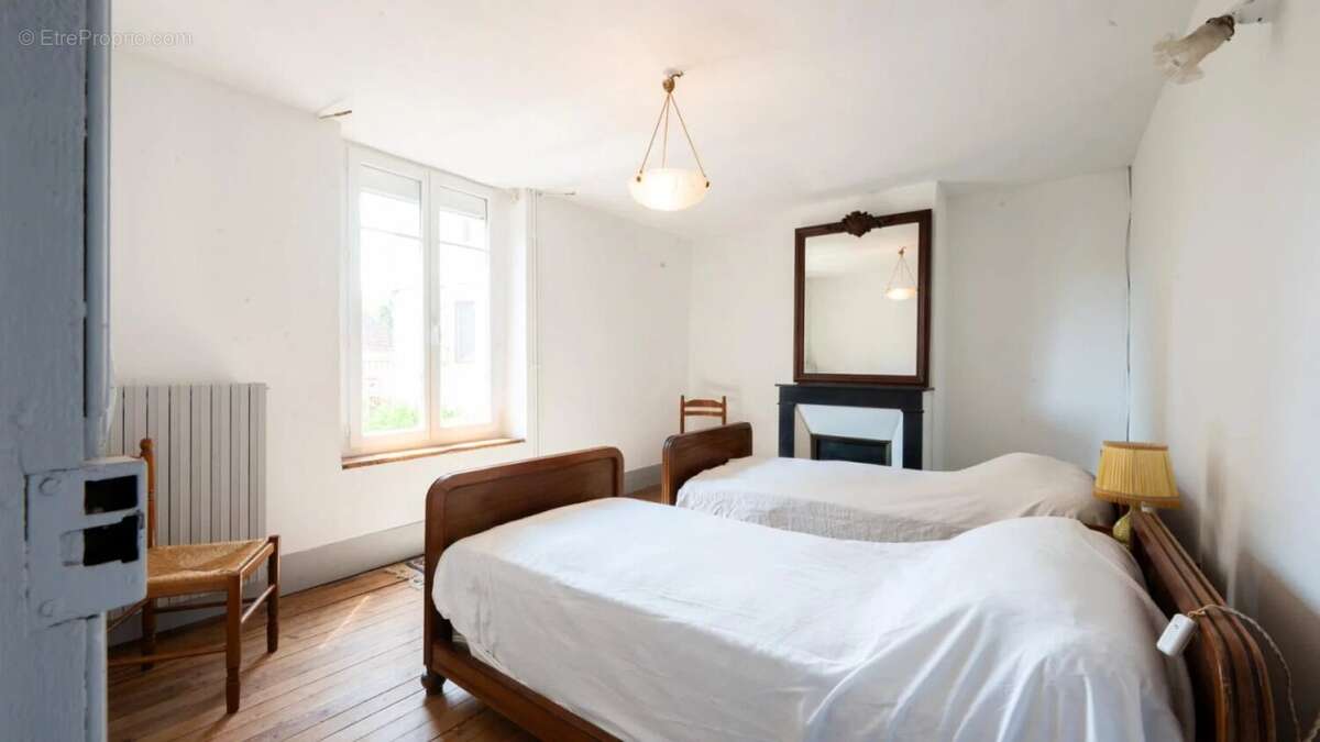 Secteur Cazals - Belle maison de village en pierre, grange, espa - photo 9