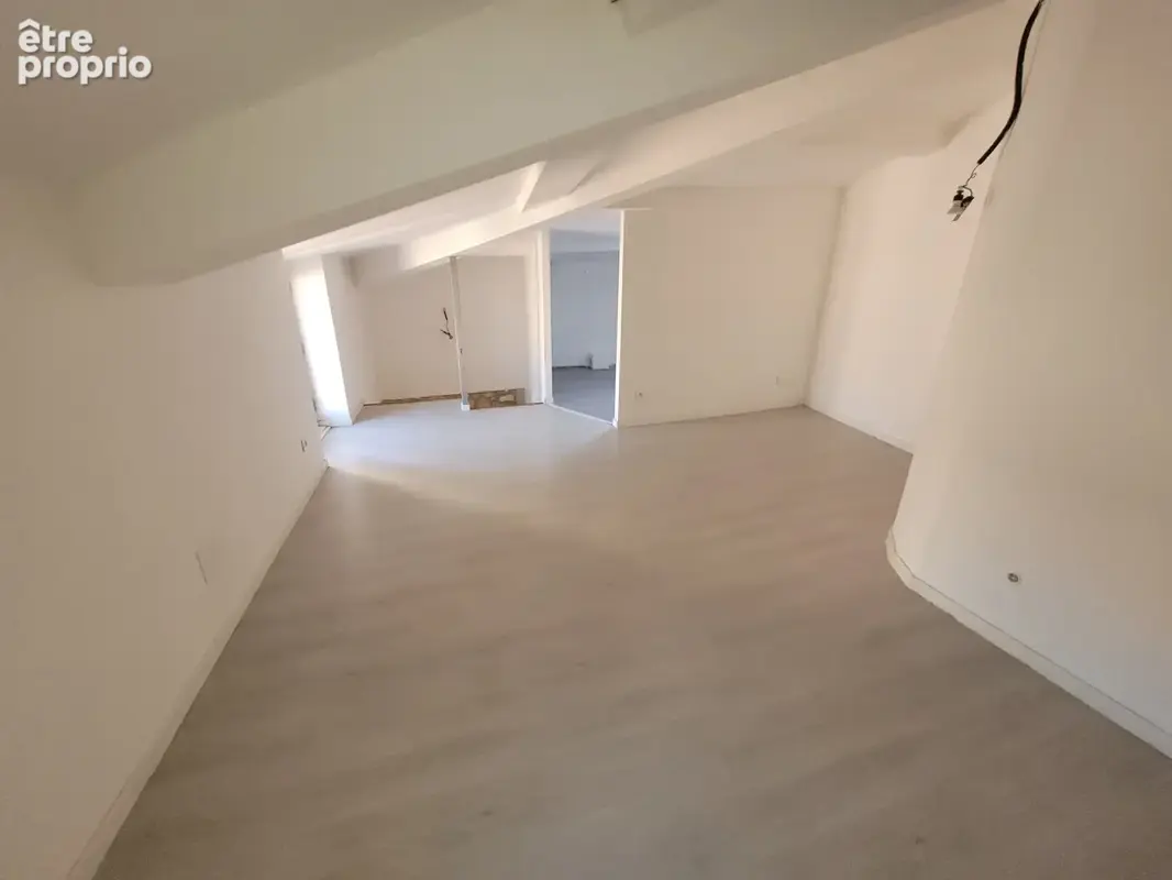 Fleury : Très agréable maison de village de type III avec 2 chambres sur 3 niveaux centre village au calme. - photo 12
