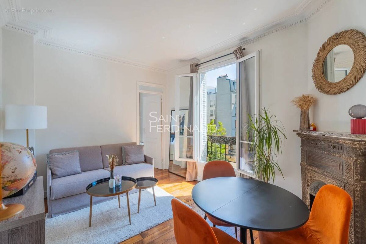 Appartement à PARIS-17E