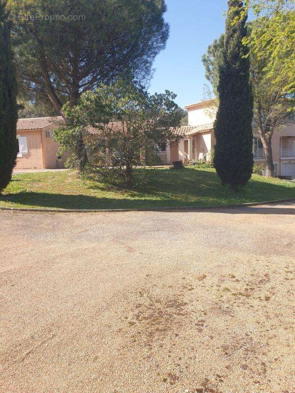 SUPERBE PROPRIÉTÉ  de deux villas individuelles sur 2882 m² terrain - photo 6