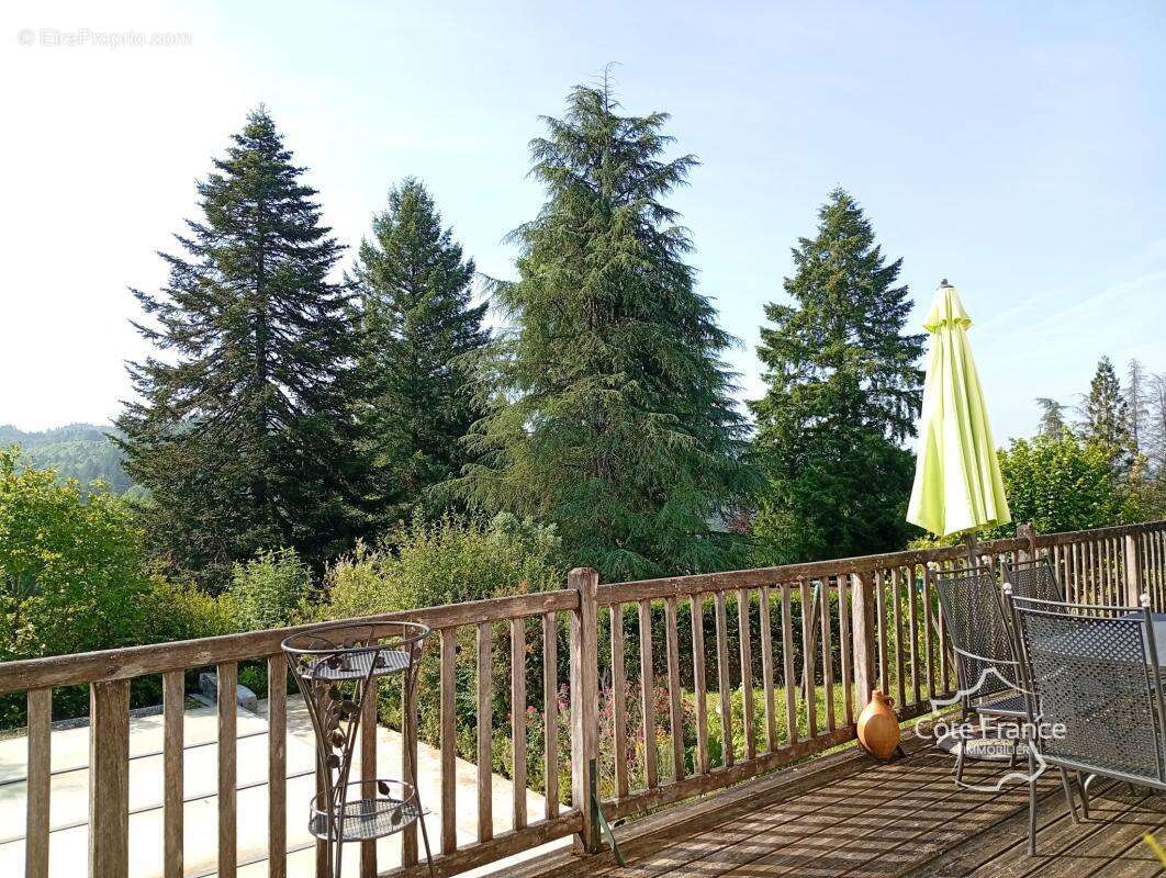 Maison à LA ROCHE-CANILLAC