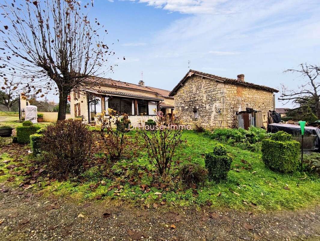 Maison à VAUNAC