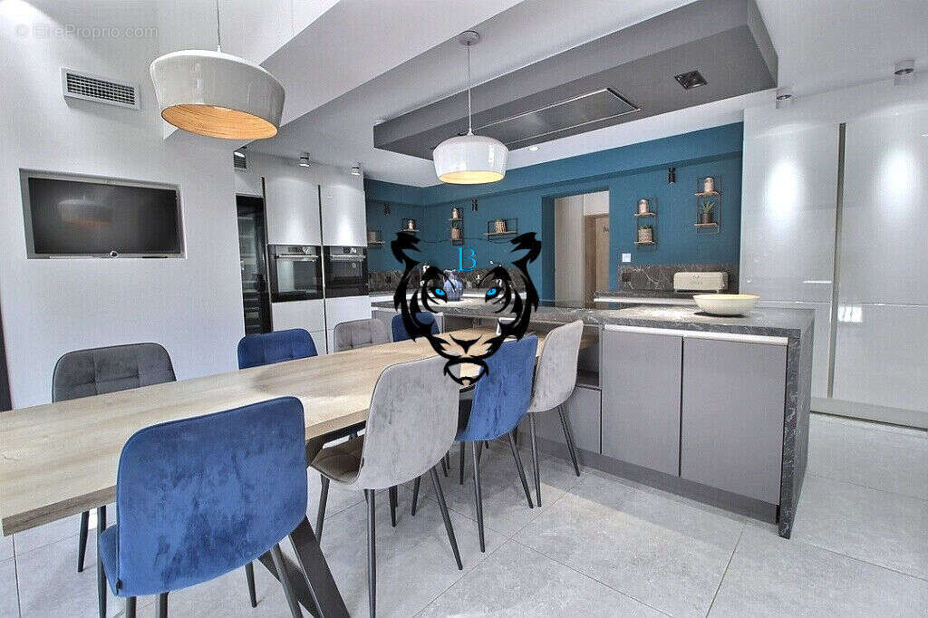 Maison à ROQUEBRUNE-SUR-ARGENS