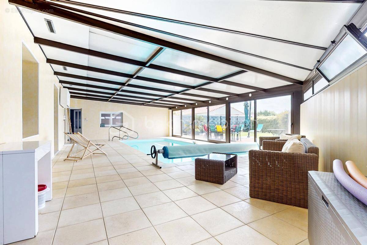 Commerce à LA CRECHE