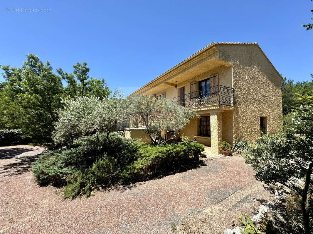 Maison à L'ISLE-SUR-LA-SORGUE