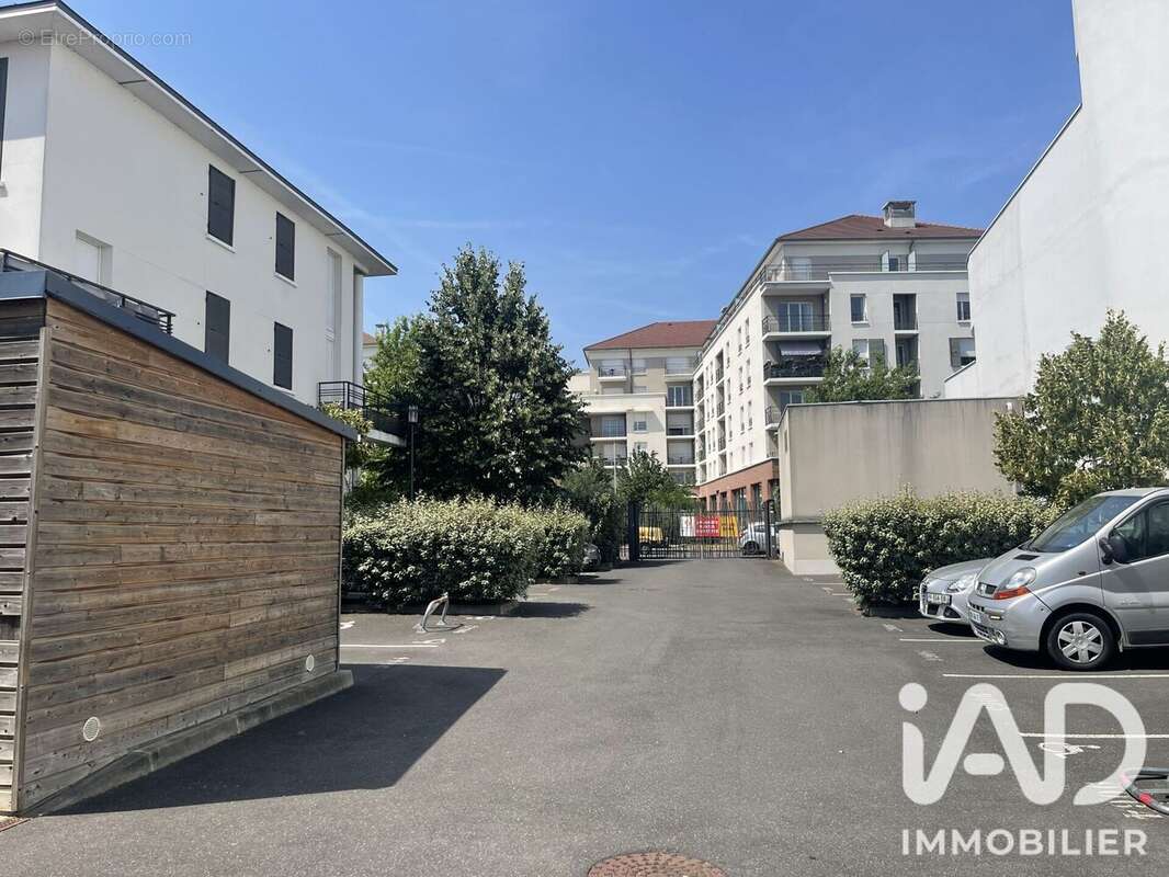 Parking 11 m² à Villeneuve-Le-Roi  - photo 3