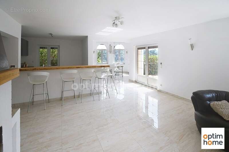 Tres belle maison individuelle - 4 chambres - 2 salles de bain - 2 garages - terrain de 25 ares - photo 2