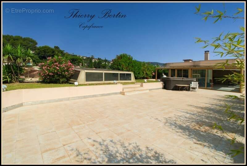 Appartement à MANDELIEU-LA-NAPOULE