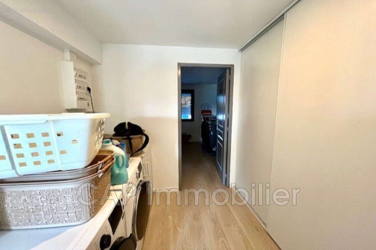 Maison à SAINT-LAURENT-DE-LA-SALANQUE