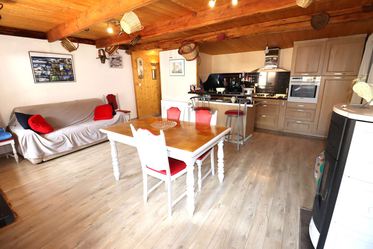 Appartement à COLMARS