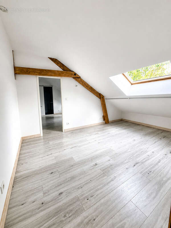 Duplex bon état , avec terrasse de 36 m2 . - photo 5